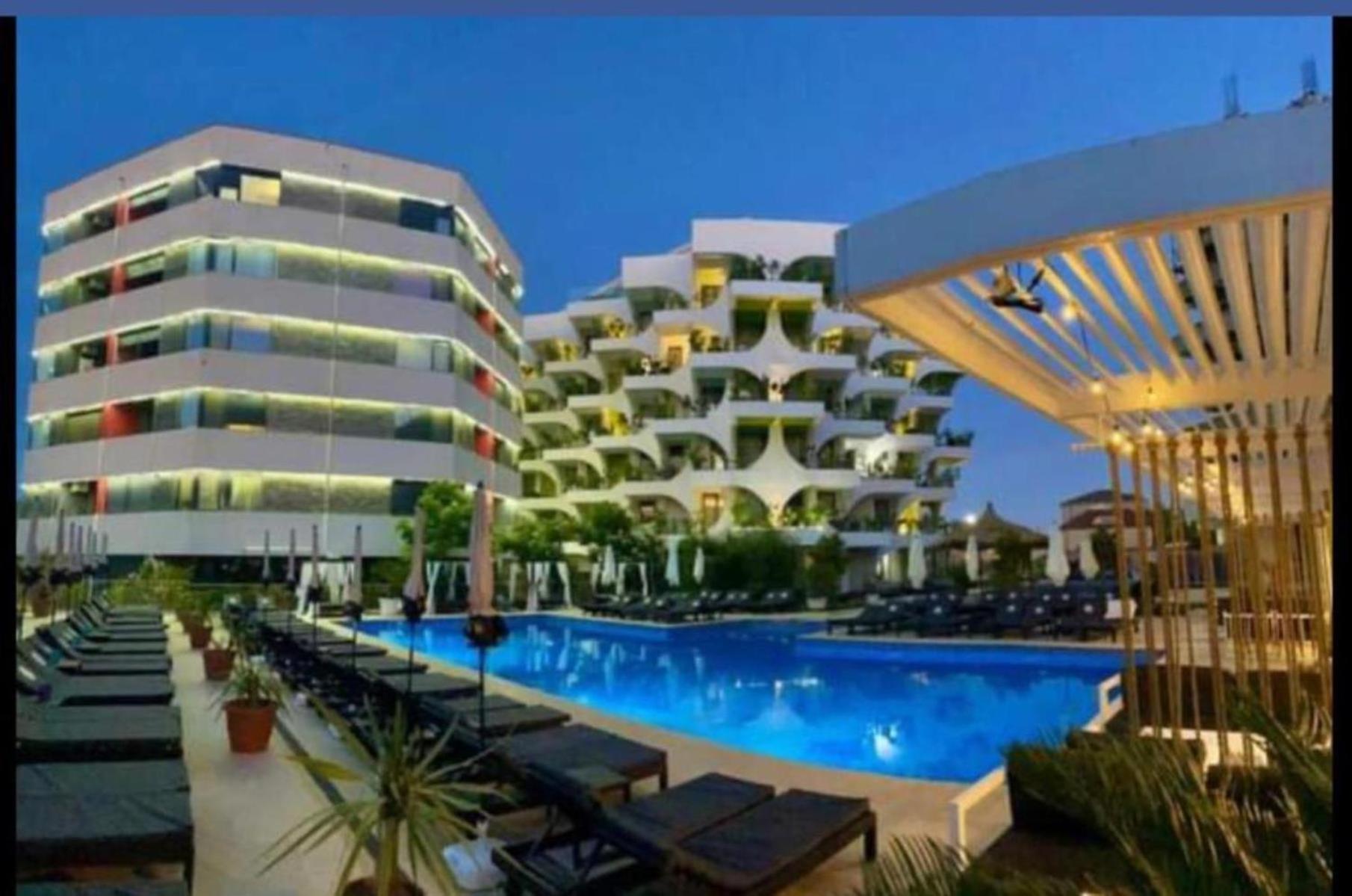 Thomas Luxury Apartment Năvodari Buitenkant foto