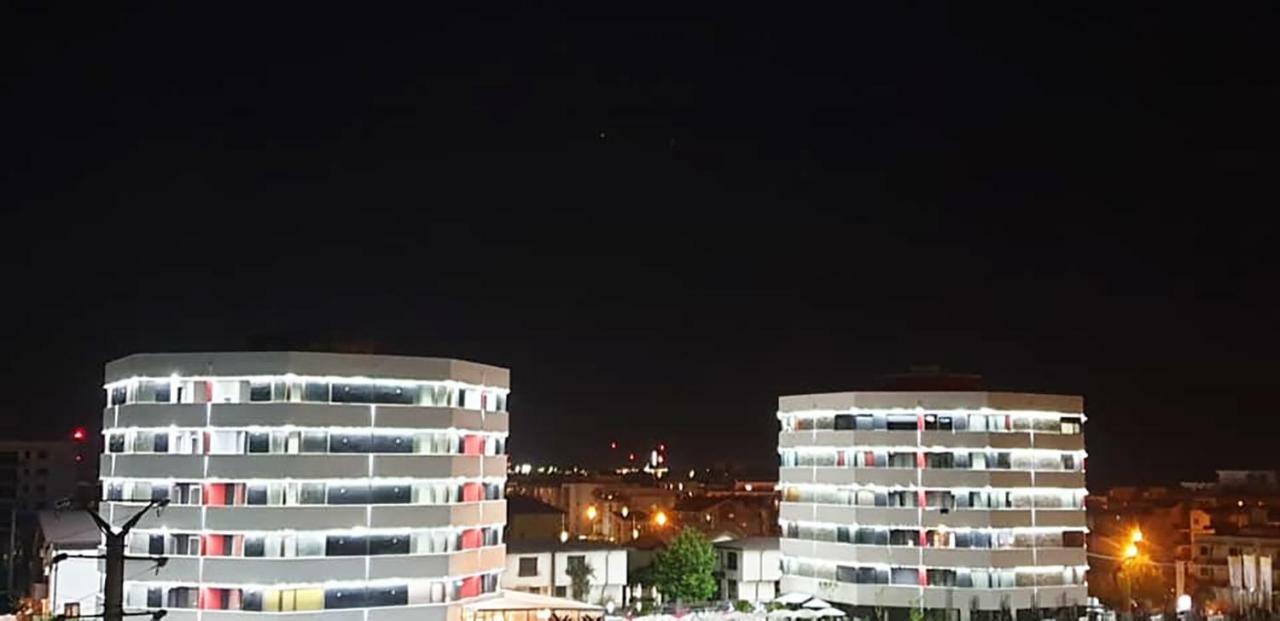 Thomas Luxury Apartment Năvodari Buitenkant foto